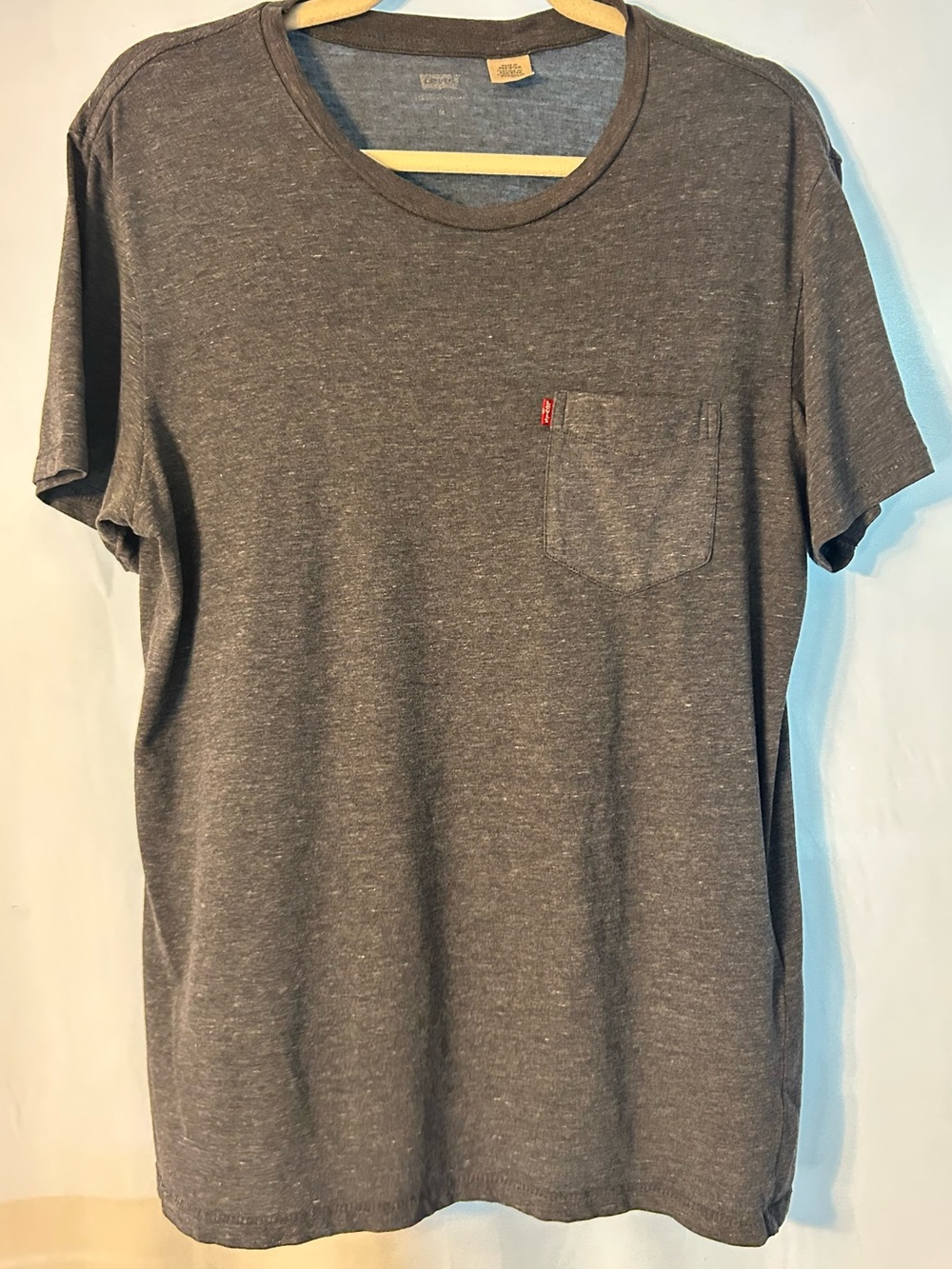Levi’s Pocket T-Shirt Size Medium Heather Grey Casual Tee